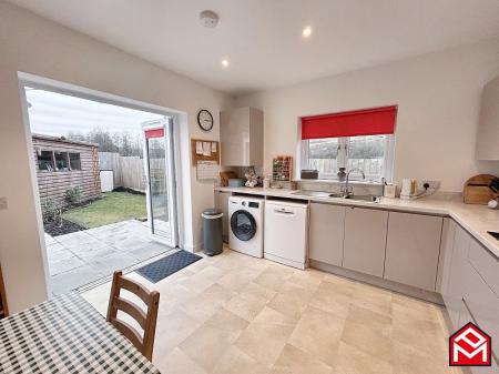 Kitchen / Dining Area