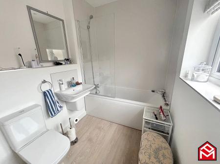 En-Suite Bathroom