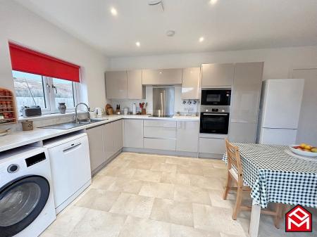 Kitchen / Dining Area