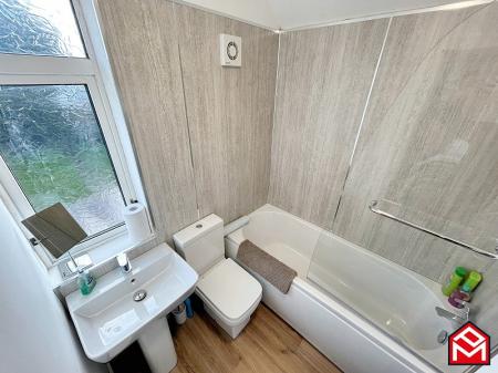 En-Suite Bathroom