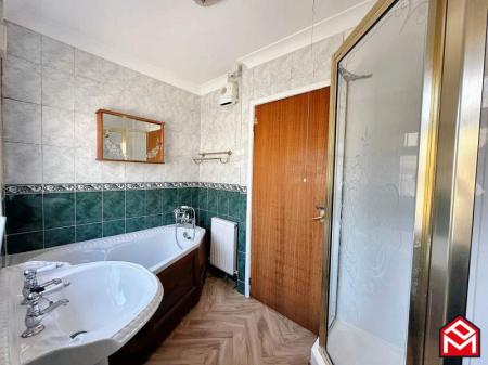 Bath & Shower Room