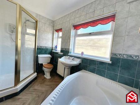 Bath & Shower Room