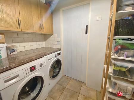 Inner Hallway / Utility Room