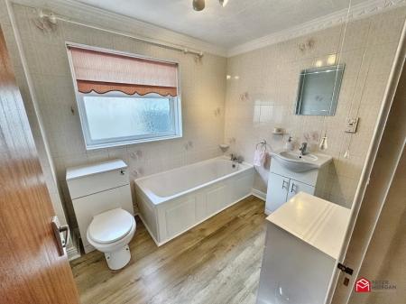 Family Bath & Shower Room