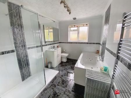 Family Jacuzzi Bath & Shower Room