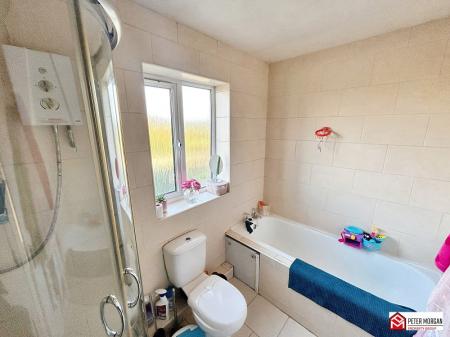 Family Bath & Shower Room