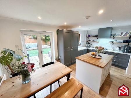 Kitchen / Dining Area