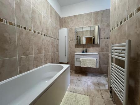 20a Tremaine - New Bathrm Pic.jpg