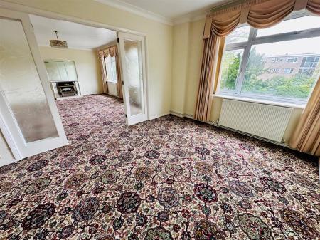Dining area through to lounge.jpg