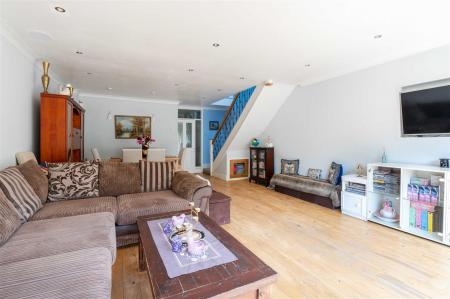 LOUNGE/DINING ROOM