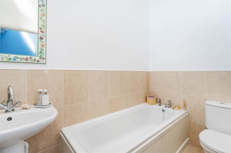 BATHROOM/WC