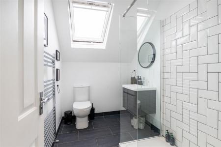 SHOWER ROOM / WC