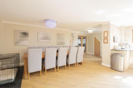 Kitchen/ Dining Room