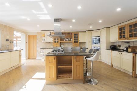 Kitchen/ Dining Room