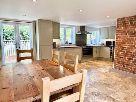 kitchen/dining room