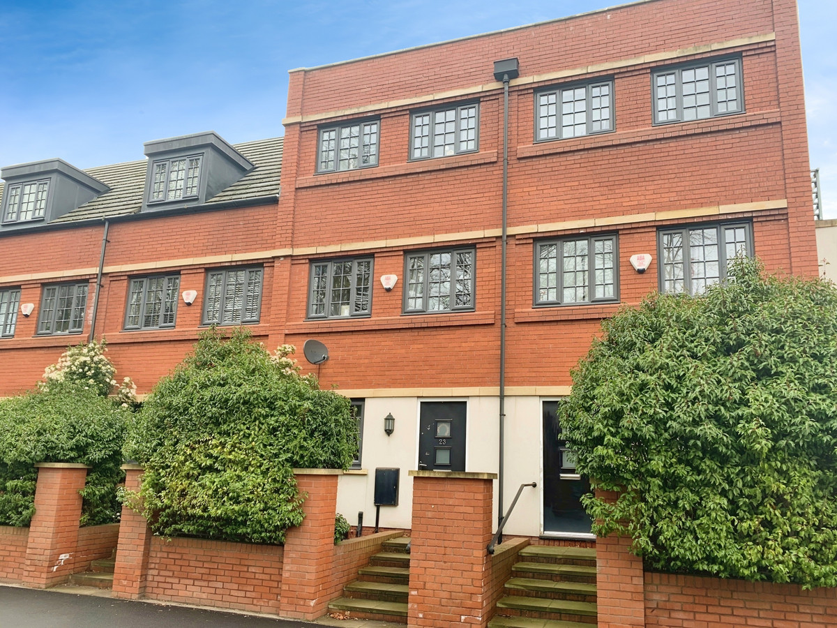 3 bedroom Townhouse for sale in Leicester