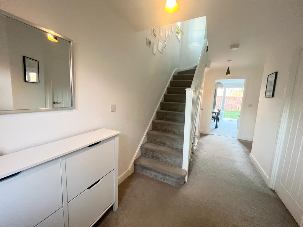 4 bedroom SemiDetached House for sale in Woolmer Green