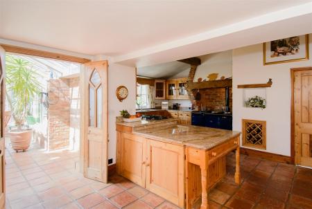 8286149-interior05.jpg