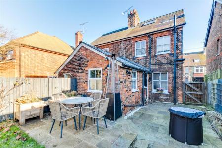 Pondcroft Road 20-27.jpg