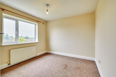 5 Roland Way Higham Ferrers-6.jpg