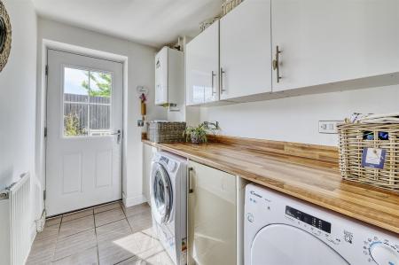 -24 WIllmot Rd Rushden-115_HDR-07.jpg