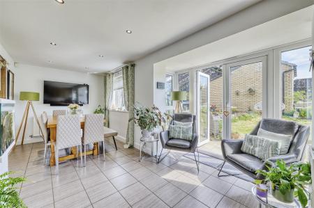 -24 WIllmot Rd Rushden-140_HDR-02.jpg