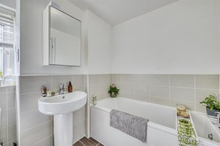 -24 WIllmot Rd Rushden-75_HDR-15.jpg