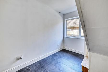 -70 Hall Avenue Rushden-6_HDR-01.jpg