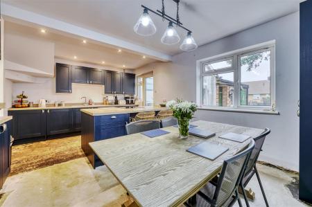 21 St James Close-7.jpg