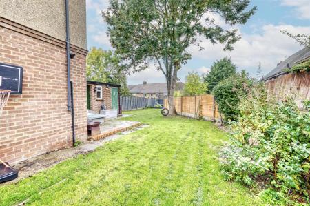 21 St James Close-13.jpg