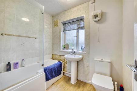 21 St James Close-12.jpg