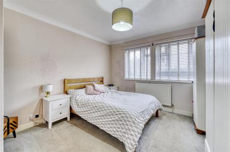 21 St James Close-10.jpg