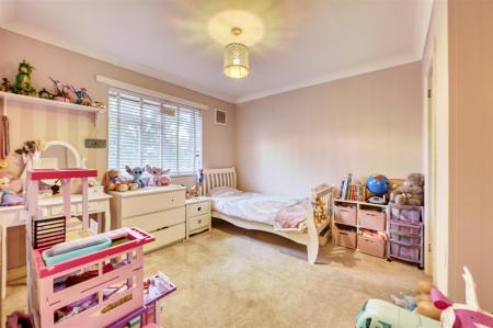 21 St James Close-11.jpg