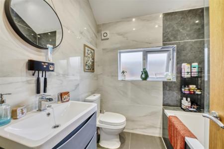 55 Higham Rd Rushden-22.jpg