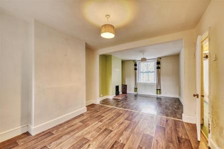 24 Church St Woodford-3.jpg