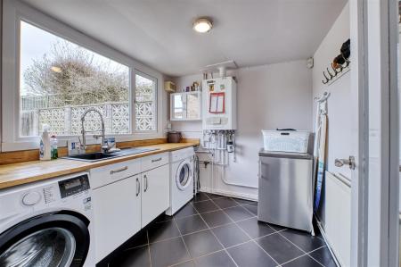 Holly RdD78_7915_HDR.jpg