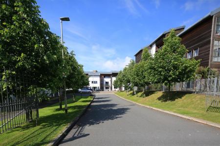 102 Endeavour Court (1).JPG