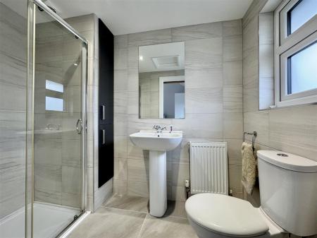 ENSUITE SHOWER ROOM