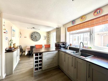 OPEN PLAN KITCHEN/DINER