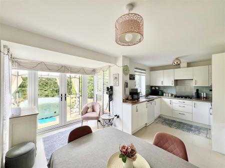KITCHEN/DINER