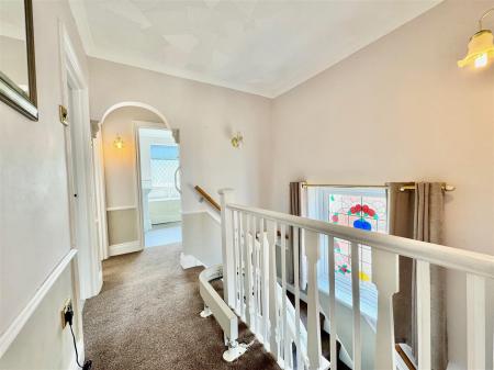 FIRST FLOOR LANDING