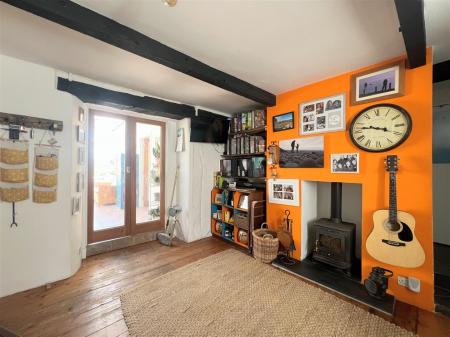 SNUG/DINING ROOM