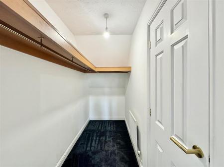 WALK-IN WARDROBE