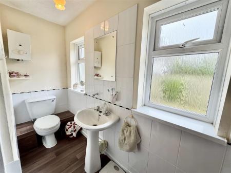 ANNEXE SHOWER ROOM