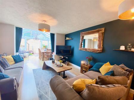LOUNGE/DINER