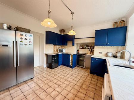 KITCHEN/BREAKFAST ROOM