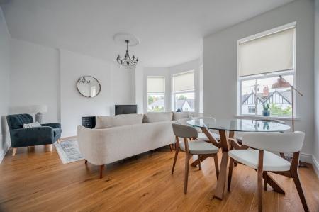 Apt 2 27 Wandsworth Rd_13.jpg