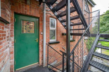 Apt 2 27 Wandsworth Rd_26.jpg