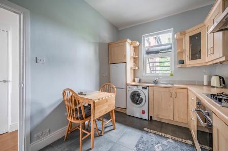 Apt 2 27 Wandsworth Rd_20.jpg