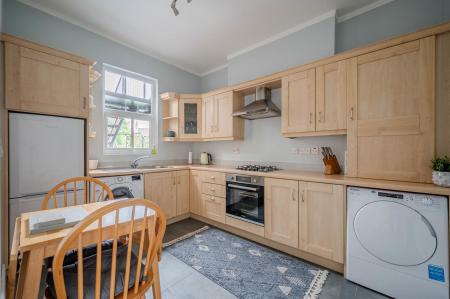 Apt 2 27 Wandsworth Rd_19.jpg